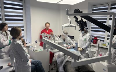 Готуємо професіоналів, які подбають про вашу посмішку: на базі стоматологічної клініки “Монади” проведено бінарне заняття для студентів – гігієністів та зубних техніків