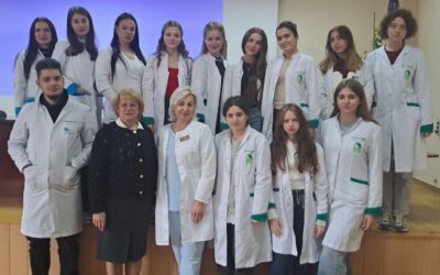 Лекція менеджерки компанії VD Тетяни Семіноги “Профілактика катетерасоційованих інфекцій кровотоку та використання периферичного венозного катетера закритого типу BD Nexiva” для студентів відділень “Лікувальна справа”, “Сестринська справа” ЛМФК “Монада”