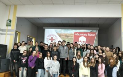 Зустріч-лекція з представниками Червоного Хреста про поводження з вибухонебезпечними предметами